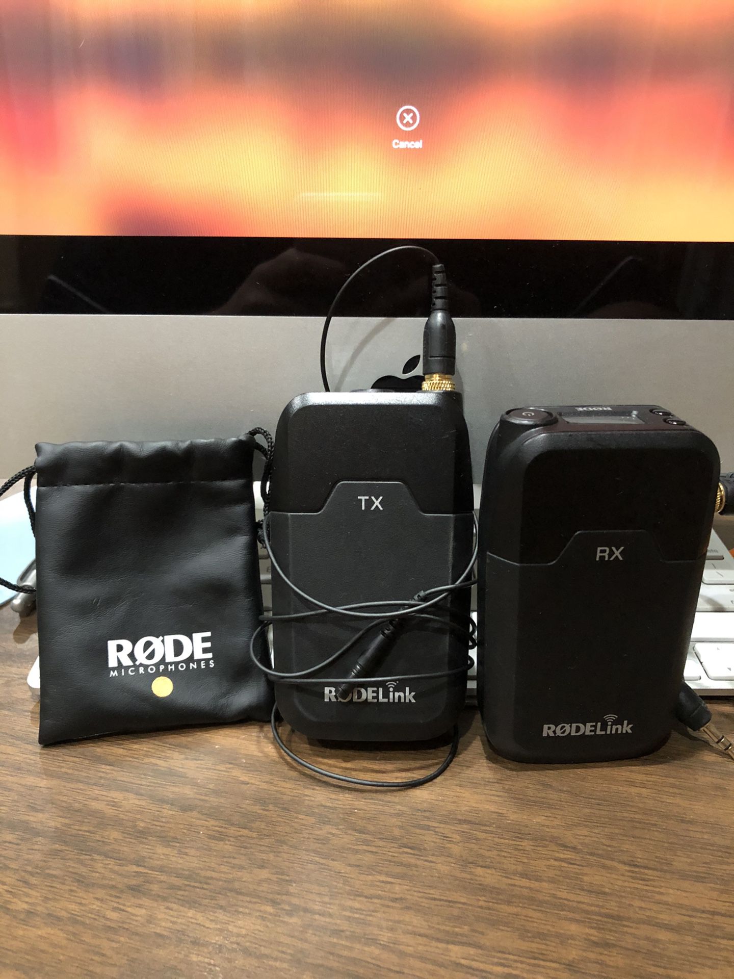 Rode RodeLink Wireless Filmmaker Kit - Transmitter and Receiver