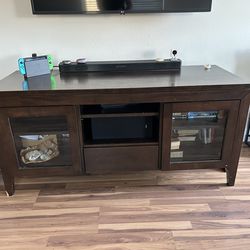 Entertainment center
