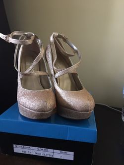 Gold heels (size 7)