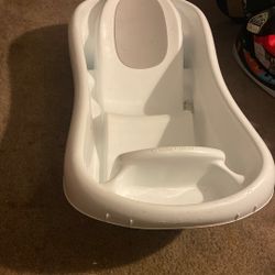 Baby Tub Price 5$  Pick Up. 72 and Grand View. E.  Tacoma 
