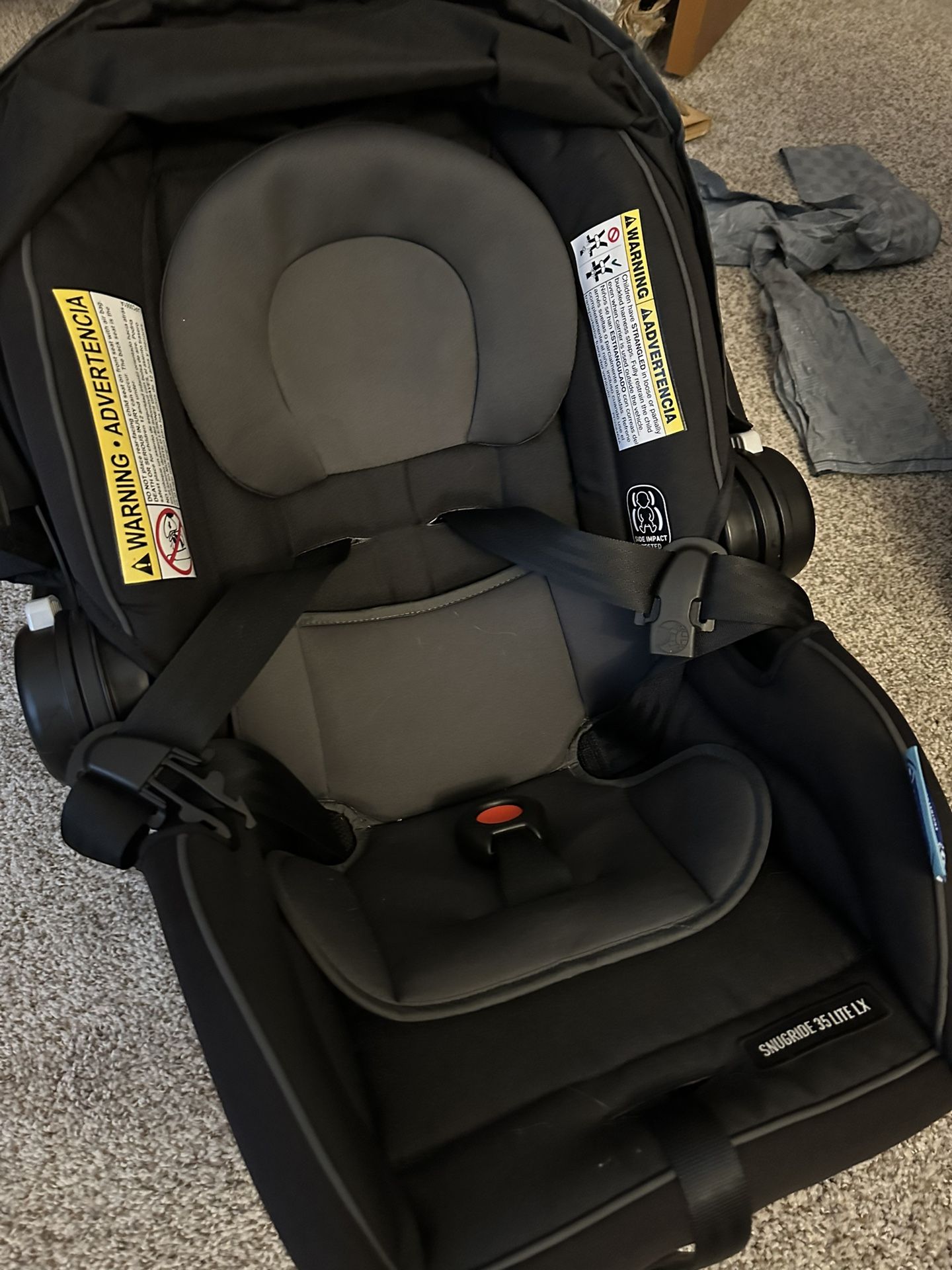 2 Car Seats. Graco/Safety 1st