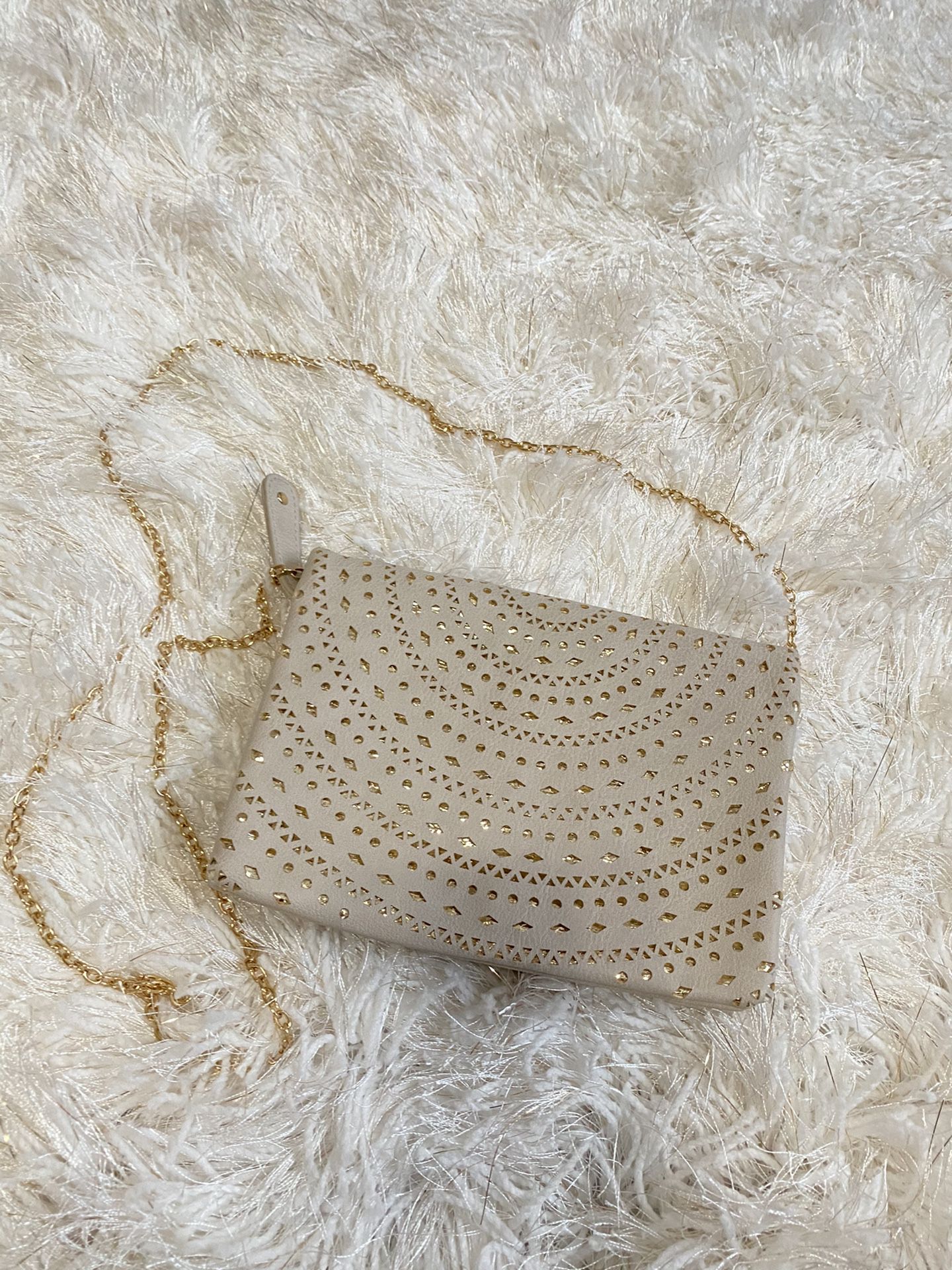 Nude Crossbody With Gold Chain 