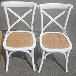 2 White Chairs 