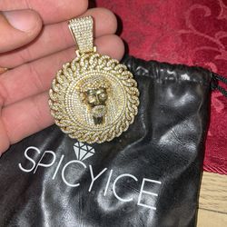 Versace Face Pendants 🥶🔥