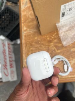 Apple AirPods Charging Case