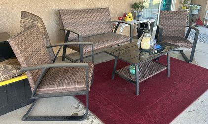 Patio furniture good cond $200 Arciero st