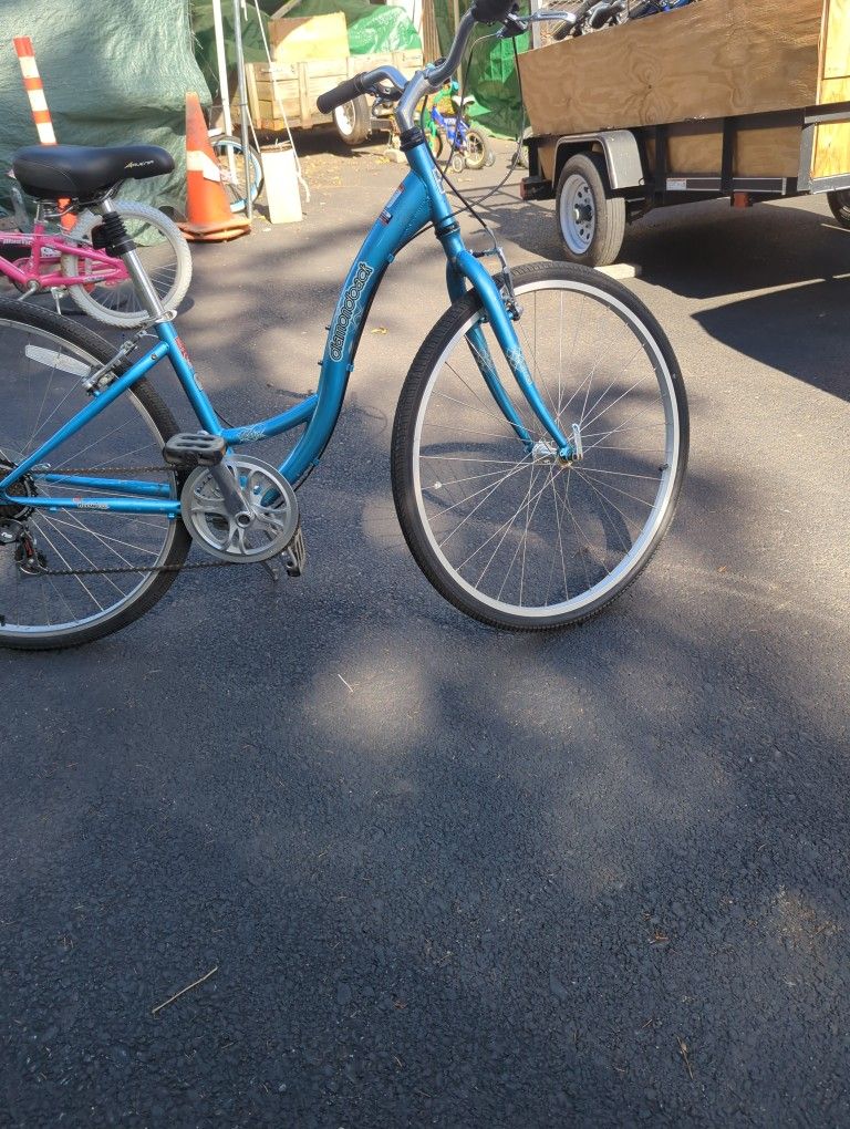 28-In 7-speed Diamondback Vital 1lx Bicycle
