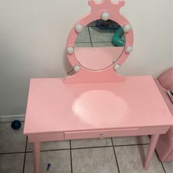 Toddler Girls Vanity With Working Lights