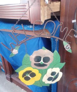 Metal Welcome Flower Sign