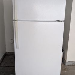 White Refrigerator In Good Condition