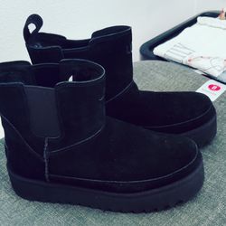 UGG BOOTS BRAND NEW Size 6 