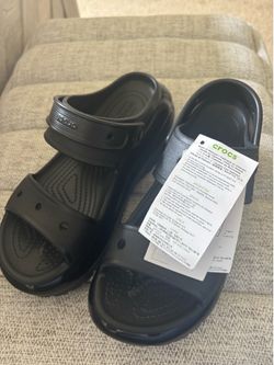 NEW Crocs “Bae Clog” Size 8!