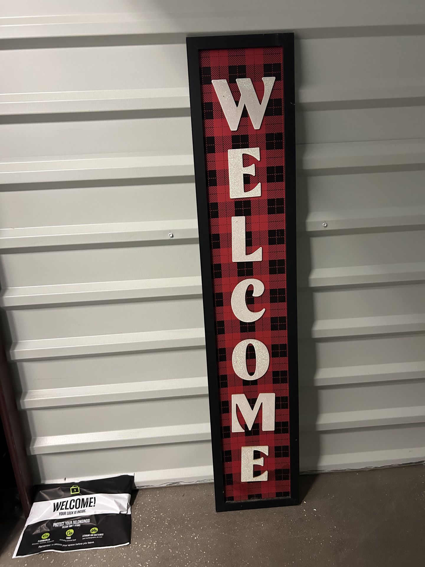Decorative welcome sign