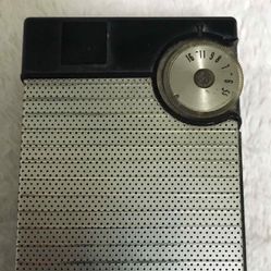 Vintage 1960’s General Electric AM Transistor Radio