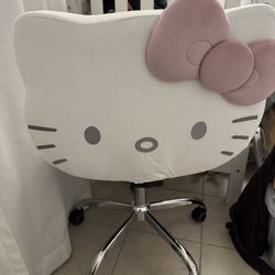 WHITE HELLO  KITTY IMPRESSIONS VANITY CHAIR