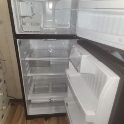 Lg Refrigerator Full Size With Ice Maker