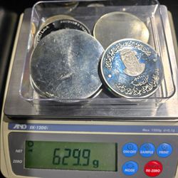 Lot of .925 sterling silver rounds and blank planchets with a combined weight of approximately 629.9 grams.