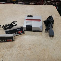 Hyperkin Retron HD NES Nintendo Clone Console With 2 Controllers