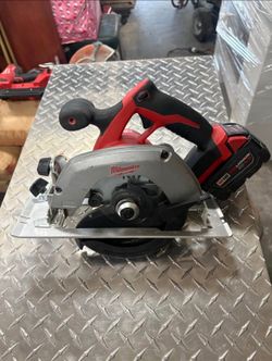 Milwaukee M18 6-1/2” Circular Saw + Genuine XC 4.0 Battery