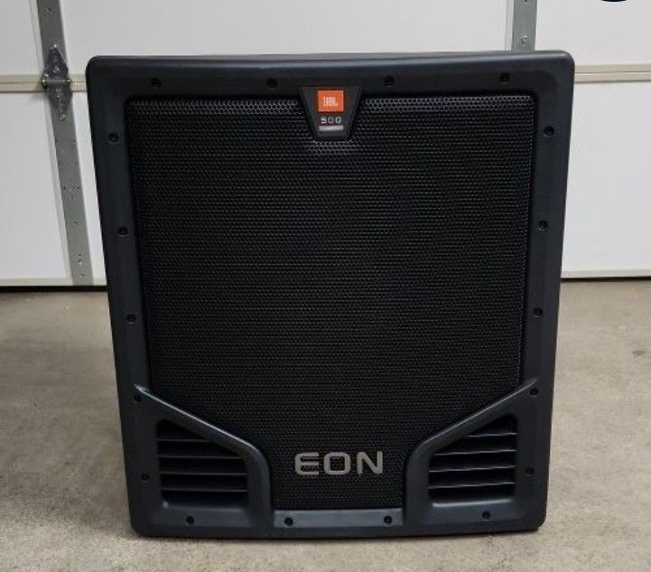 JBL EON518S