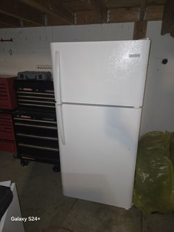 Refrigerator 