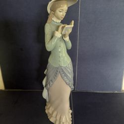 Lladro - Victorian Woman