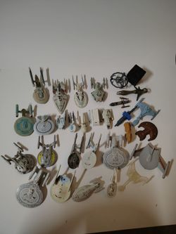 LOT of 30 STAR TREK Ships & Display Bases RARE VINTAGE SHIP Collection