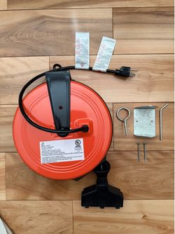 Uline retractable power cord