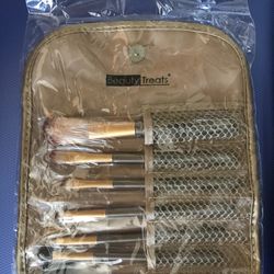 Makeup Cosmetics 7-Piece Brush Set With Bag - NEW and Still In Packaging