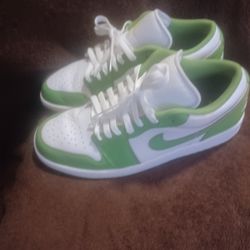 jordan 1 low chlorophyll size 9