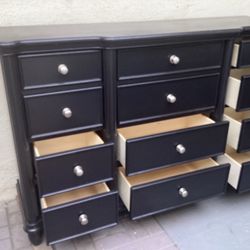 12 DRAWERS DRESSER 