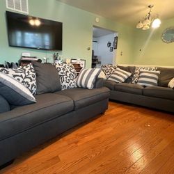 Beautiful and comfy Couch 
