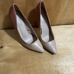 ShoeDazzle Peach Heels 6.5