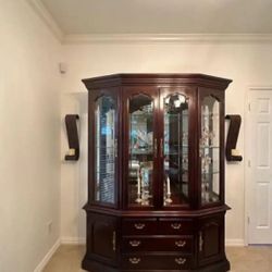 ✨Elegant Wooden China Cabinet✨ 