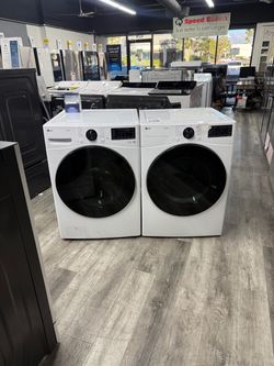 LG 4.5 Cu Ft Stackable Front Load Washer With Steam & 7.4 Cu Ft Gas Dryer Laundry Set - White 🔥