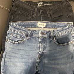 Women’s Levi’s Strauss & Pistola Jeans Size( 4) $8 Each 