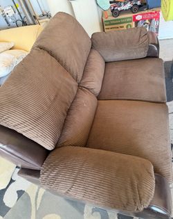 Love Seat. Good Condition