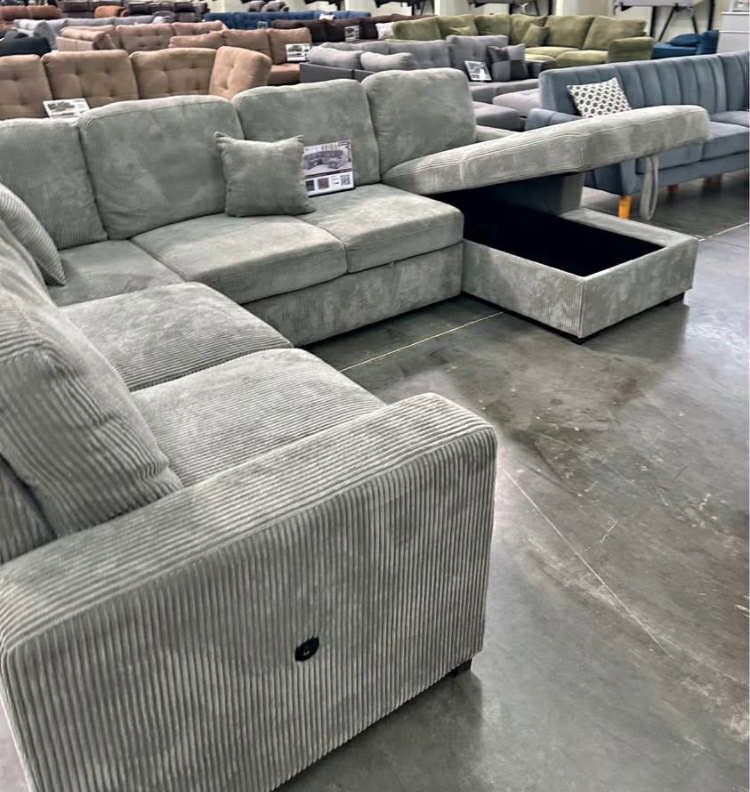 New Sectional W 2 Pullout Beds / Chaise Storage.  Grey.  92 X 119 X 60.  Free Delivery!