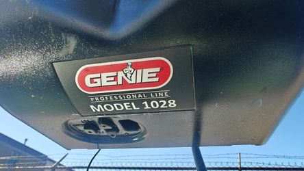 Genie Professional Line Model 1028 Garage Door Opener