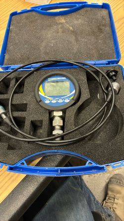 Hydrotechnik Digital Pressure Gauge with Case