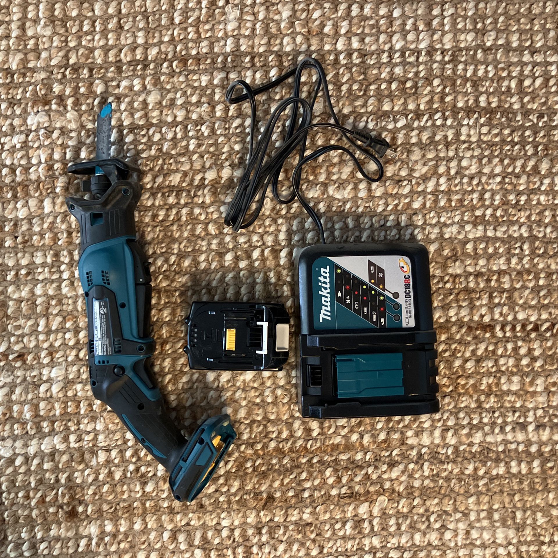 Makita Reciprocating Saw Like New With Battery And Charger 