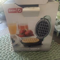 Small Waffle Maker 