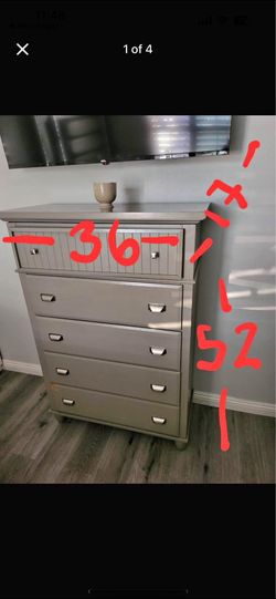 Dresser w/mirror & storage