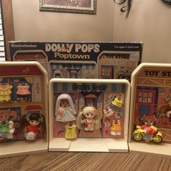 1978 Vintage Knickerbocker Dolly Pops PopTown w Box Dolls and Outfits - Complete  box shows age and wear and has been taped Nostalgia  one side clip o