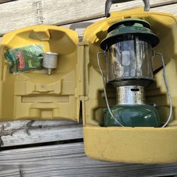 Vintage Coleman Lamp With Carry Case 