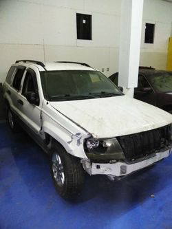 2000 Jeep Cherokee 2wd bad motor all available