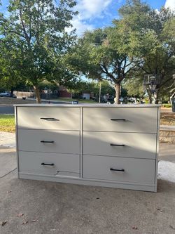 White 6-drawer dresser