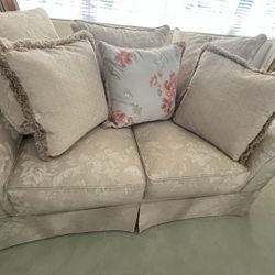 Beautiful Unused Sofa Set! 
