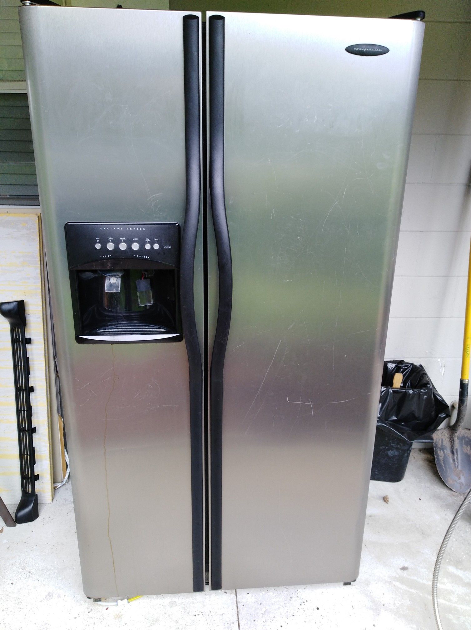 Frigidaire Gallery Series refrigerator