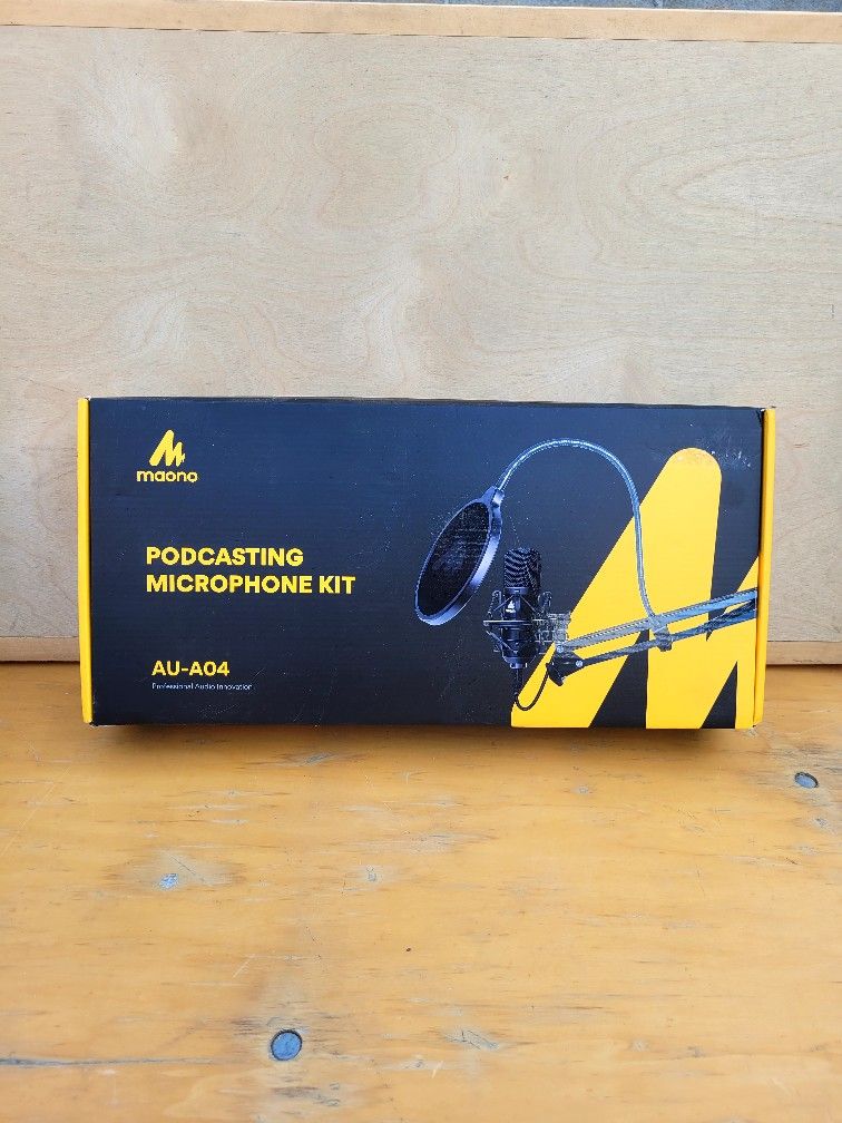 Maono Podcasting Microphone Kit